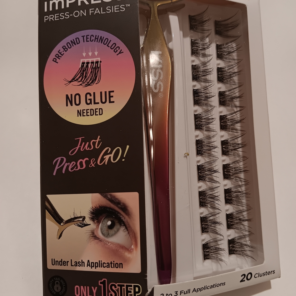 KISS Impress Press-On Falsies with Gold Applicator